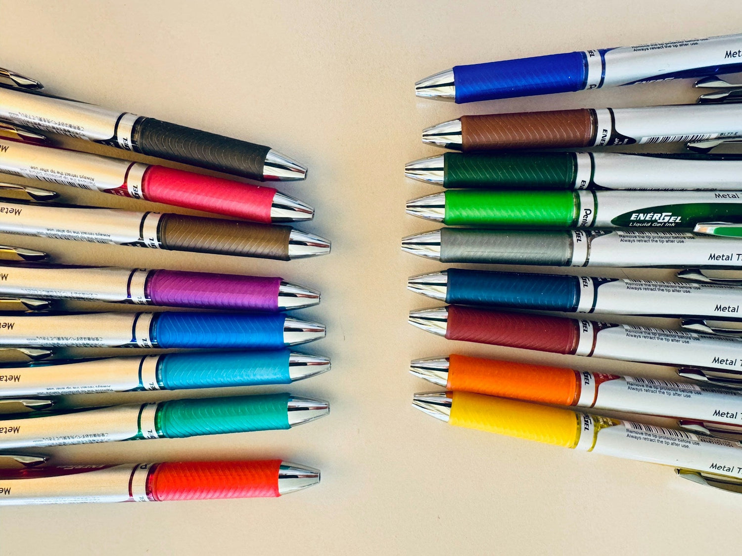 Smooth-writing-ballpoint-pen-sets-for-school,-home,-and-office-use