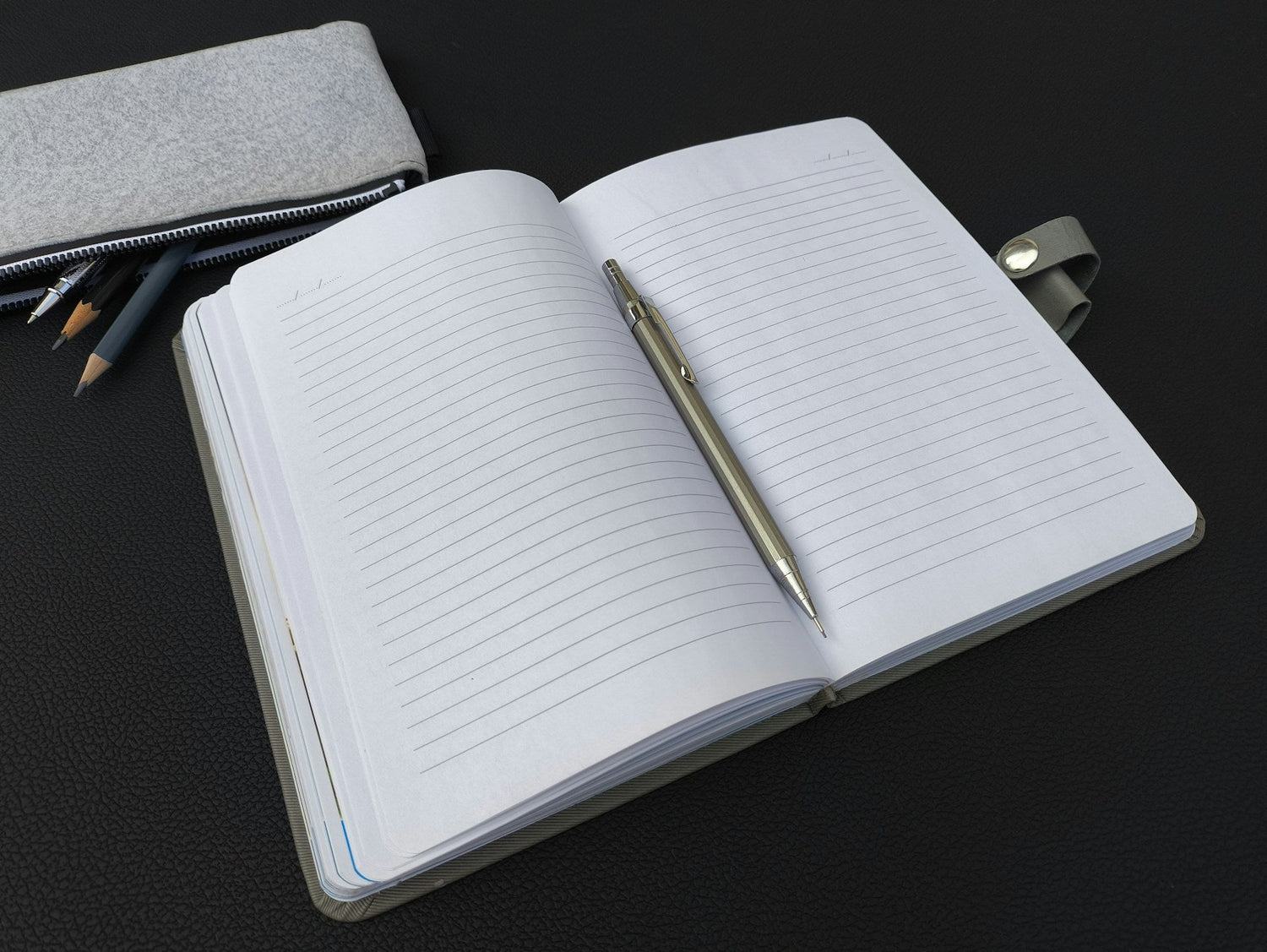A5-and-A4-lined-notebooks-for-writing,-note-taking,-and-journaling