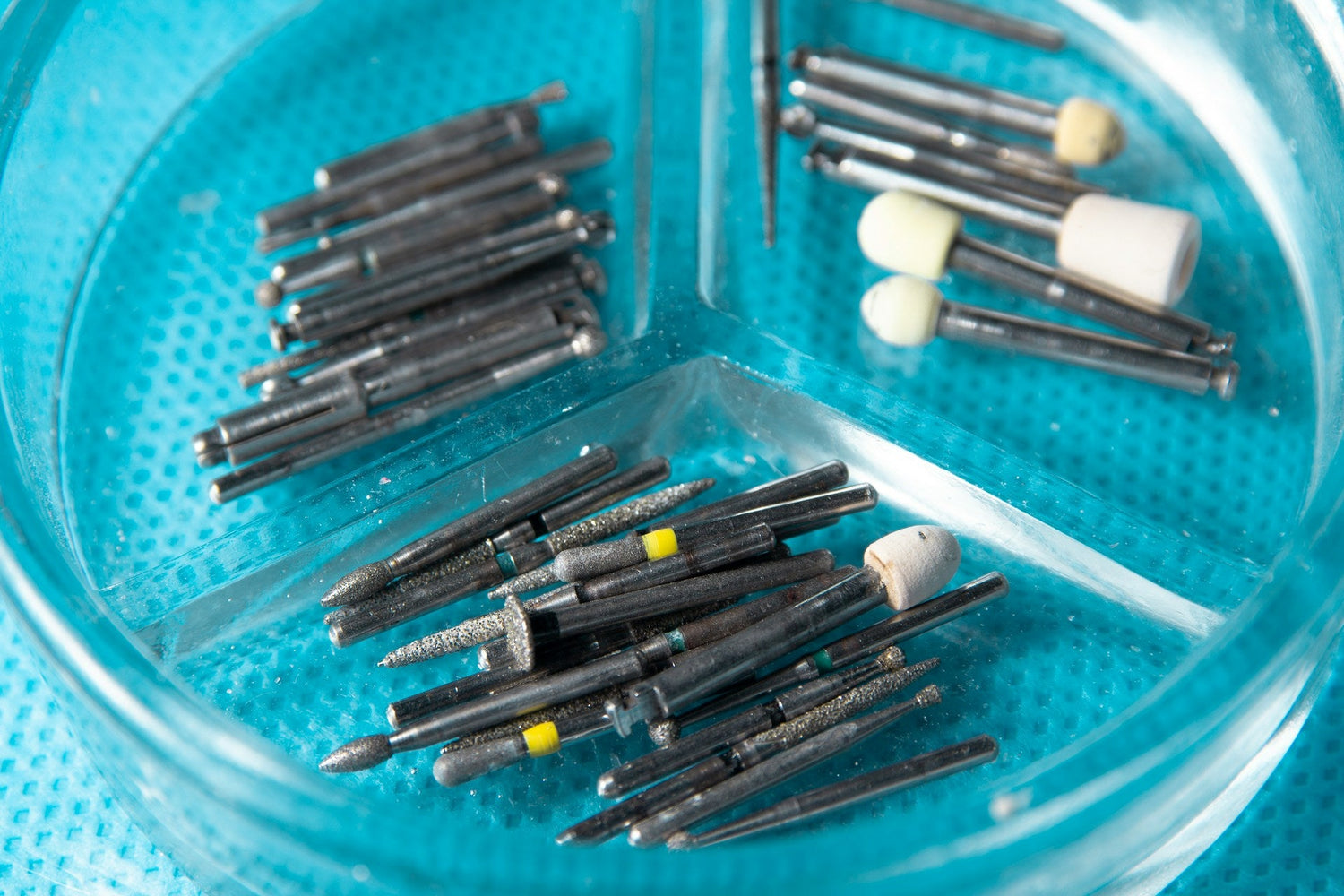 Mechanical-pencils-with-refillable-leads-for-office-and-school-use