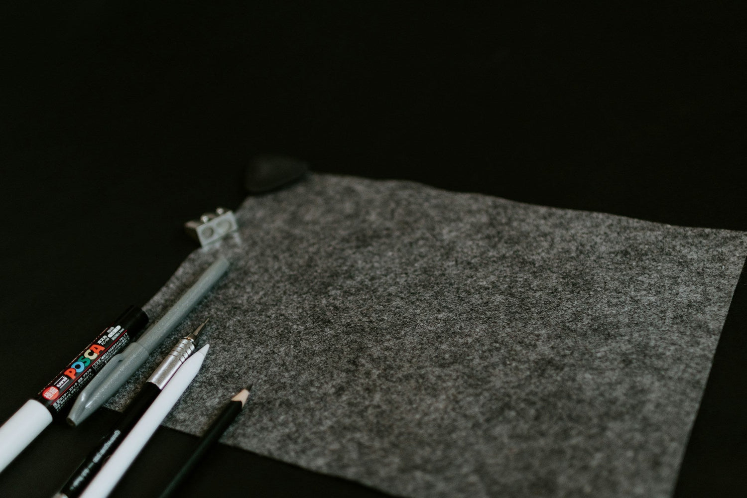 Microfiber-cloths-for-cleaning-screens-and-office-surfaces