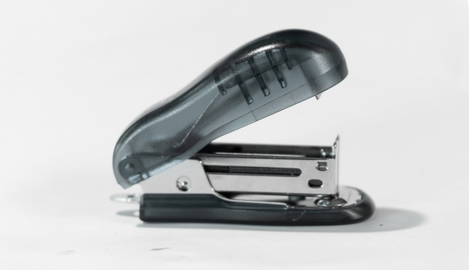 Office-staplers-with-staple-refill-sets-for-binding-papers