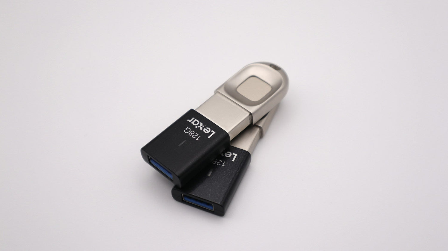 USB-flash-drives-32GB-to-128GB-storage-capacity