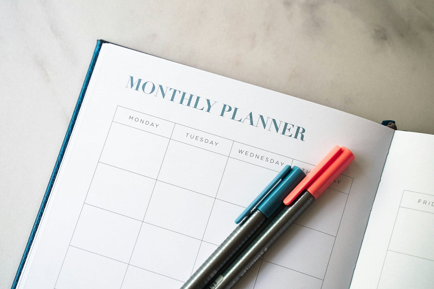 Weekly-and-monthly-desk-pad-planners-for-home-or-office-planning